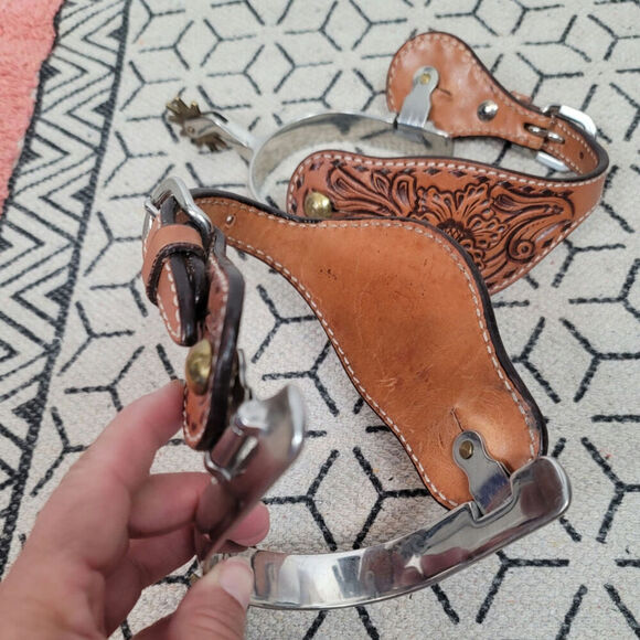 FLORAL & SILVER ADJUSTABLE BUCKLE COWBOY SPURS - Picture 6 of 16